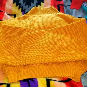 Yellow sweater (turtle neck)